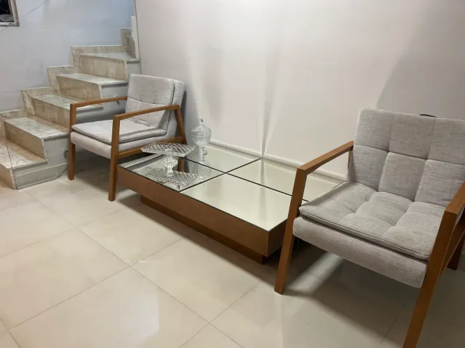 Vendo Mesa de centro e 2 poltronas da Luciana móveis