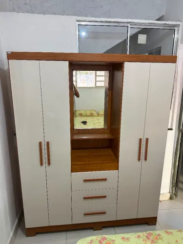 Guarda roupa capelinha com espelho, melhor preço da cidade
