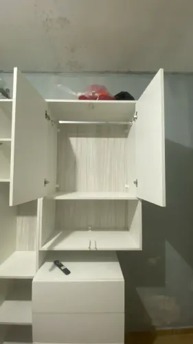 Vendo cabideiro mais um compartimento em baixo 