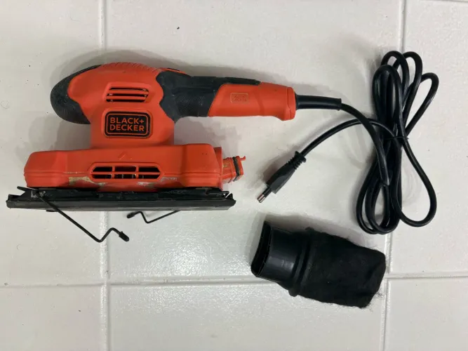 Lixadeira Black+Decker com Coletor de Pó 127V