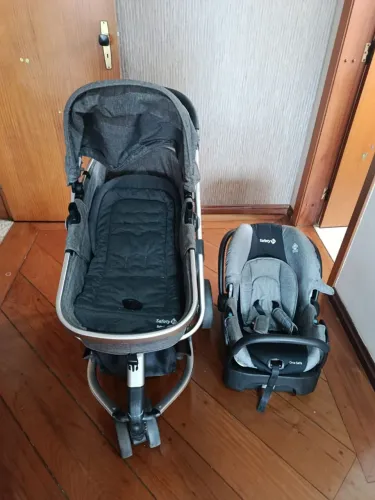 Carrinho com bebe conforto 