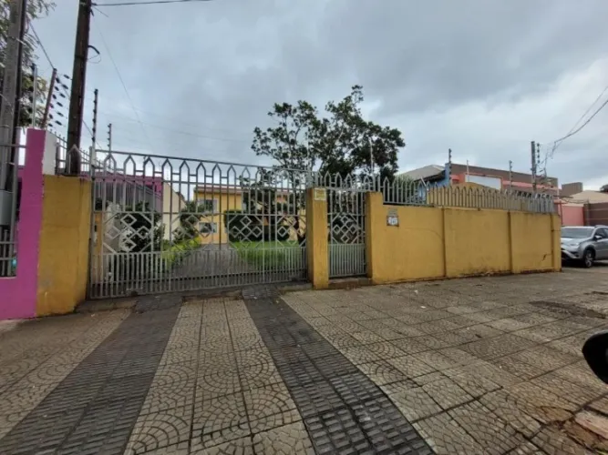 Venda - Sobrado na Zona 05 em Maringá