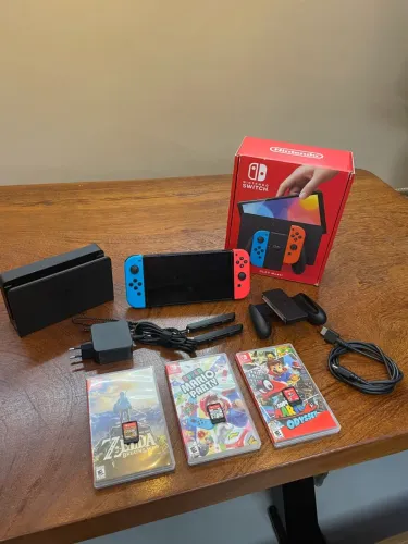 Nintendo Switch OLED - Estado de Novo | 3 Jogos + Case