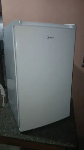 Frigober Midea 124 litros usado.