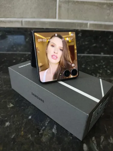 Samsung Galaxy Z Flip 7 512GB Jet Black