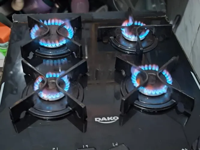 Fogão Dako 4 Bocas Mesa de Vidro (Estilo Cooktop) + Mangueira Inclusa