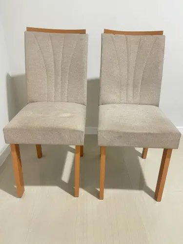 2 Cadeiras de Madeira