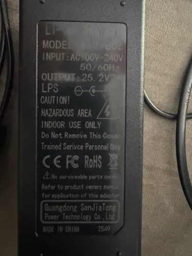 Fonte alimentação / carreador 25,2V 2A