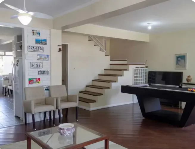 Lindo Sobrado, 234m², terreno 300m².Com 5 dorm, 4 banh, Av. Rubens Knijnik, lbox 3 carros