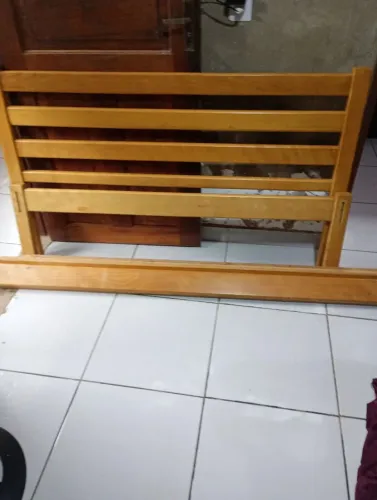 Vende- se essa cama de madeira