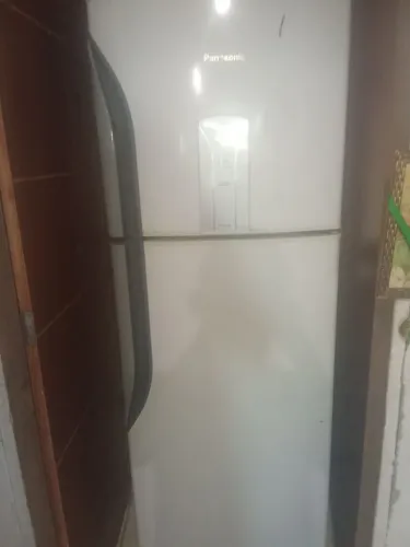 Geladeira pra vende só que tem uma peça pra consertar