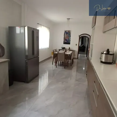 Sobrado 247m²  próximo ao Metrô Vila P Suíte c/ Closet + Banheira - Quintal + Edícula - 1 