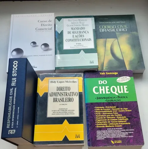 Livros de Direito usados, R$45,00 cada . Buscar nos Bancários 