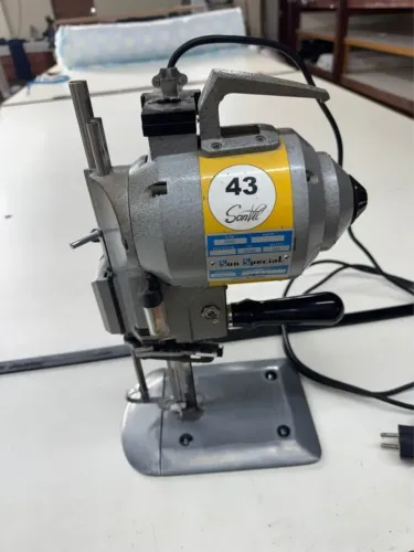 Máquina de Corte de Tecido Industrial - Faca vertical de 5 polegadas