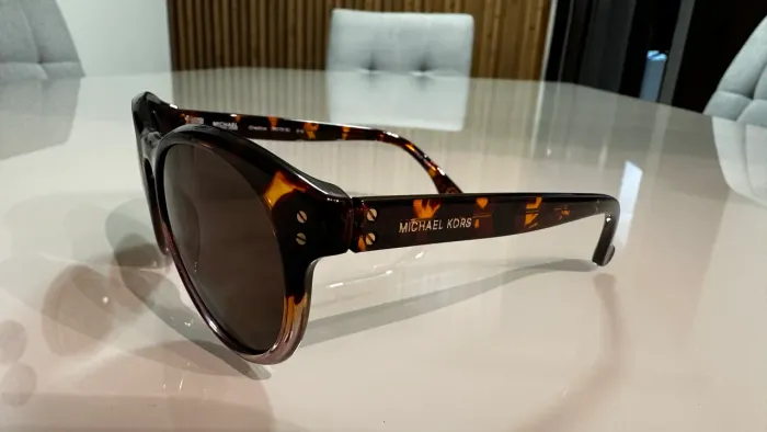 Óculos de sol Michael Kors modelo Cheshire (M2751S) original.