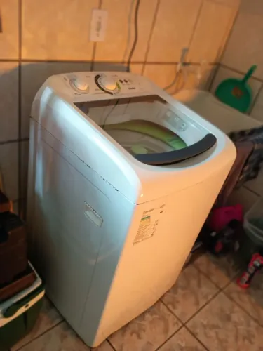 Lavadora e Secadora de Roupas Funcionando