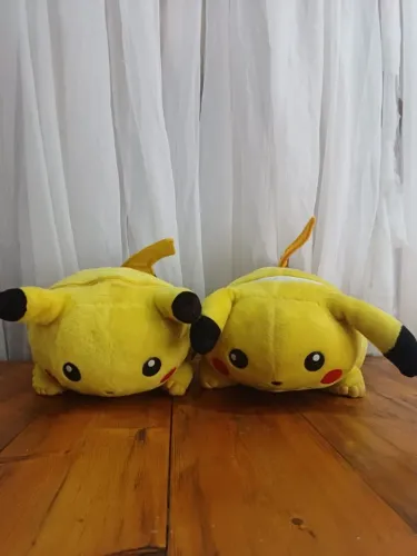 Kit 2 Pikachu de Pelúcia Pokémon
