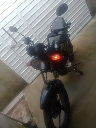 Pra quem está procurando moto boa pára trabalho como viaja essa e uma inimiga de oficina 