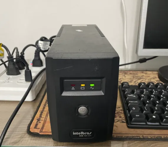 Nobreak Intelbras 700va saída 220V (bateria nova)