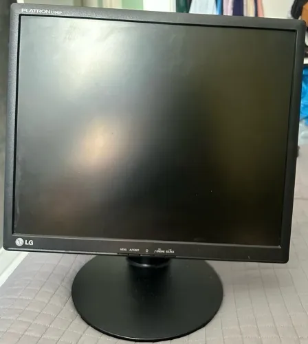 Monitor LG Flatron 17? - Base Ajustável - Linha Quadrada