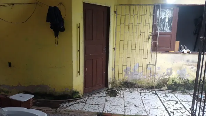 Vendo ou troco essa casa com um apartamento atrás