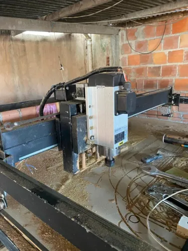 CNC com área de 120x100cm útil, máquina completa Spindle 3cv