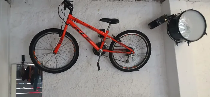 Bicicleta aro 26 KLS 21 marchas. Semi nova