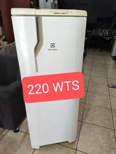GELADEIRA 220 WTS