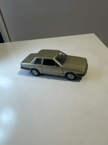 Ford Del Rey 1982 Miniatura Carrinho De Ferro Nacionais 1:38 Cor Metálico