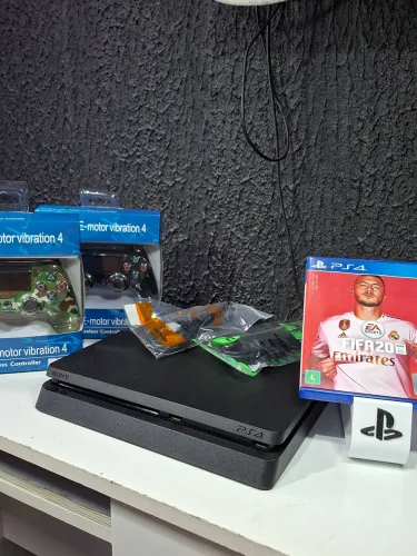 Vendo PS4 Slim de 1TB DESBLOQUEADO E IMPECÁVEL