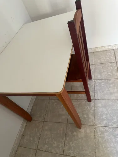 Mesa de madeira à venda
