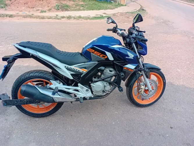 Moto em perfeito estado