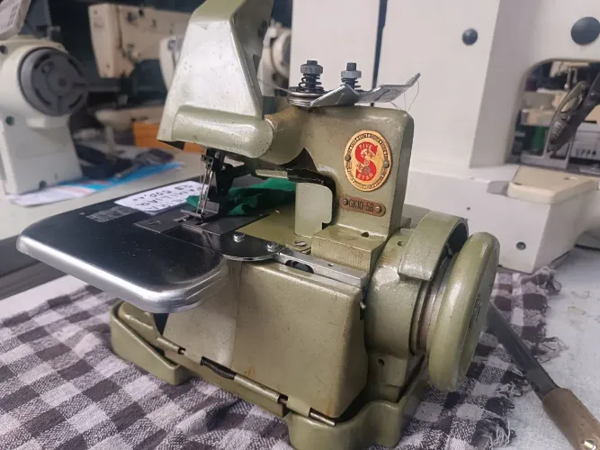 Vendo Máquina Caseiro ( familiar) Galoneira 2 Agulhas