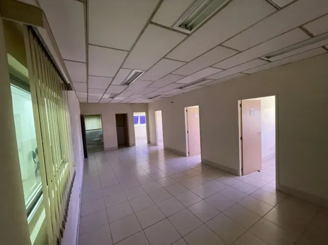 Conjunto comercial para locação em Parque Bahia, 80m²