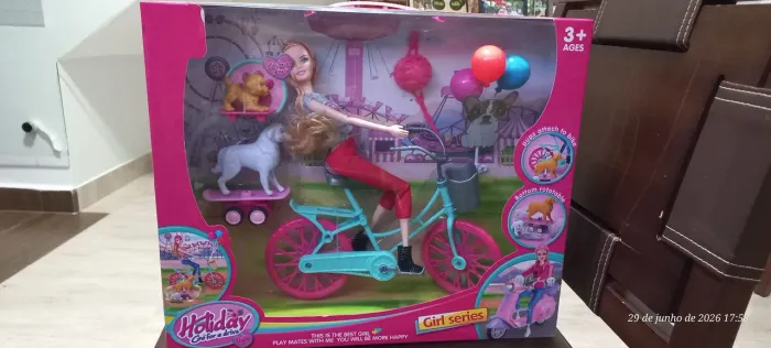 Boneca Holiday