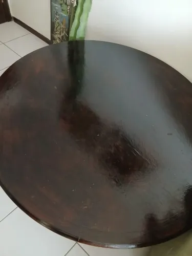 Mesa de madeira maciça 