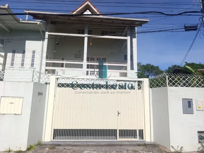 Casa para Aluguel no Rio Tavares - 2 Quartos, Garagem Coberta e Churrasqueira