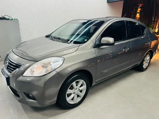 Nissan Versa SL 1.6 16V Flex Fuel 4P Mec. 2014