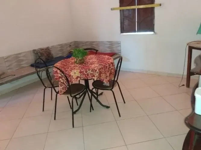 Aluga-se casa ampla, arejada em Cabuçu *58