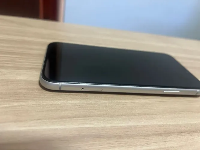 iPhone XR 128gb branco 