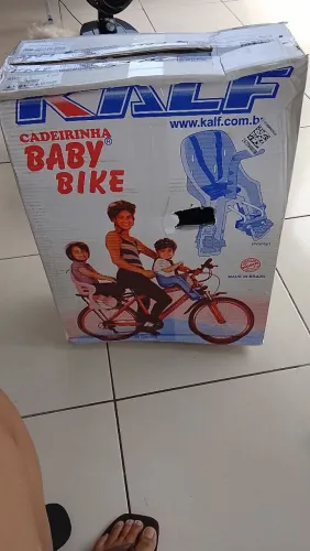 Cadeirinha infantil de bicicleta, na caixa. Dianteira.
