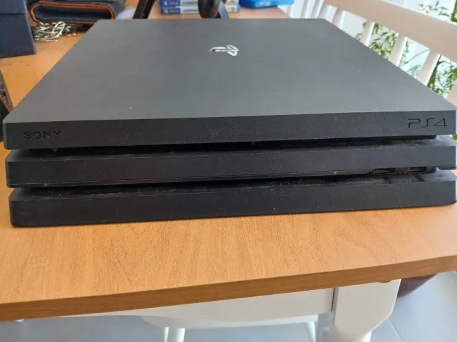 Ps4 PRO +15 jogos (defeito no hdmi)
