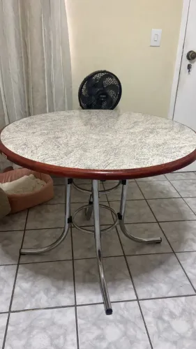 Mesa de jantar redonda 