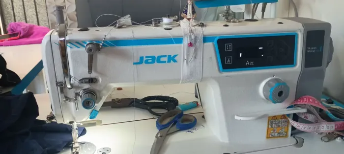 máquina reta industrial Jack A2C semi Nova