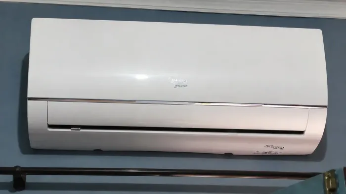 Centra de ar 9000 btus semi nova, aceito cartão?