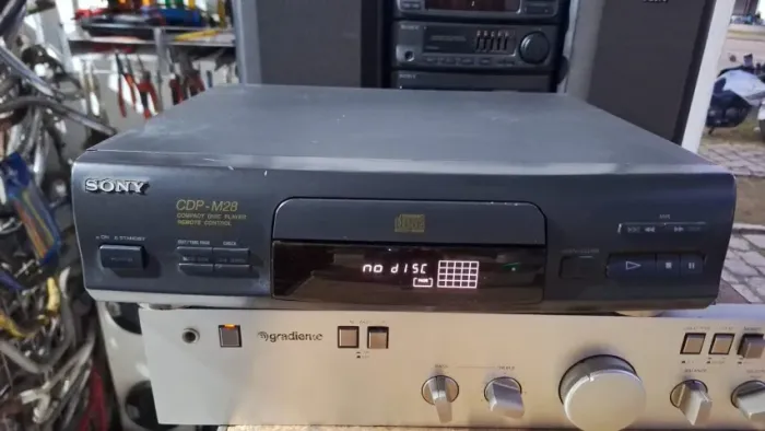 CD Player Sony CDP-M28 funcionando em ótimo estado 229,00 teste na hora somos loja