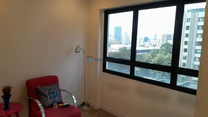 Conjunto comercial metrô Santa Cruz, vago, próximo Colégio Arquidiciosano, bancos, superme