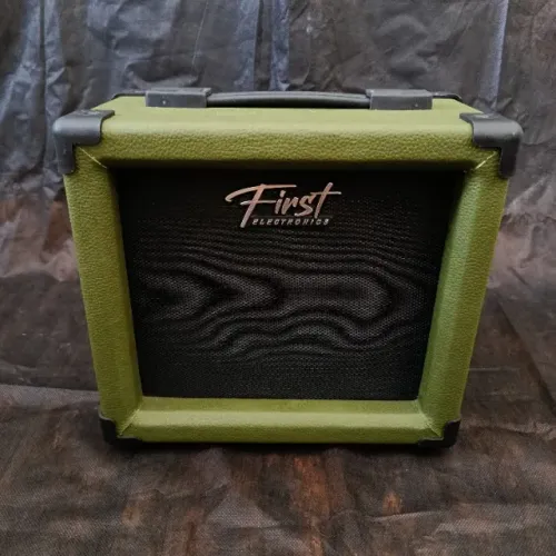 Cubo Amplificador First FGA-26 18W Guitarra
