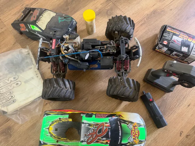 Carro controle remoto traxxas T-maxx 4x4 combustão