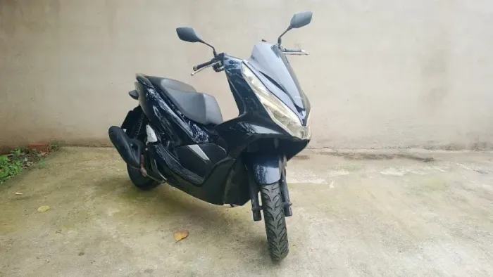 PCX 150 na cor azul marinho, à vista ou repasse